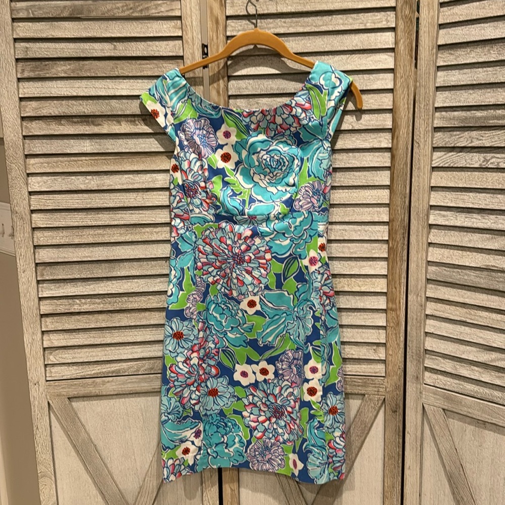 Lilly Pulitzer ladies short sleeve dress size 0 pre owned back zipper
